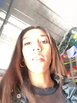 Snapshot of zoe_storm chatting on 01.20.25 zoe storm online show from 01.20.25