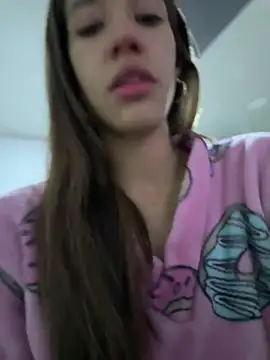 Snapshot of zoe_storm chatting on 01.21.25 zoe storm online show from 01.21.25