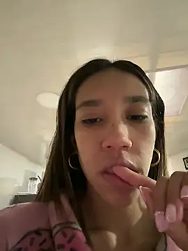 Snapshot of zoe_storm chatting on 01.21.25 zoe storm online show from 01.21.25