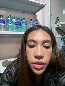 Snapshot of zoe_storm chatting on 01.21.25 zoe storm online show from 01.21.25