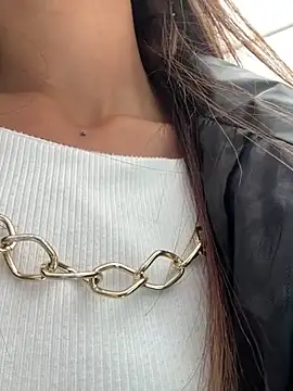 Snapshot of zoe_storm chatting on 01.22.25 zoe storm online show from 01.22.25