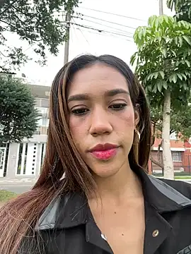 Snapshot of zoe_storm chatting on 01.26.25 zoe storm online show from 01.26.25