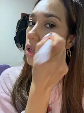 Snapshot of zoe_storm chatting on 01.27.25 zoe storm online show from 01.27.25