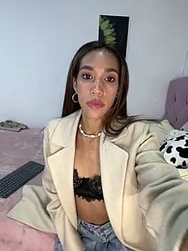 Snapshot of zoe_storm chatting on 01.30.25 zoe storm online show from 01.30.25