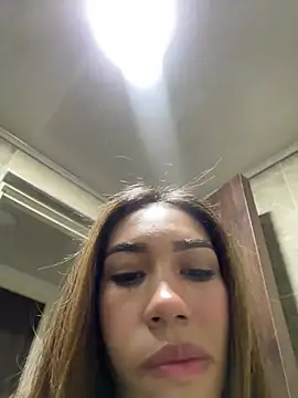 Snapshot of zoe_storm chatting on 02.13.25 zoe storm online show from 02.13.25