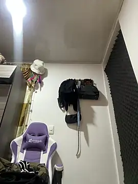 Snapshot of zoe_storm chatting on 02.15.25 zoe storm online show from 02.15.25