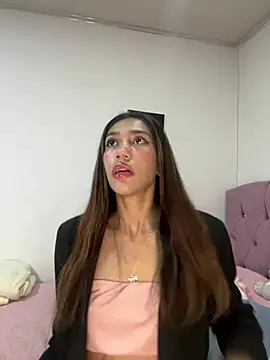 Snapshot of zoe_storm chatting on 02.20.25 zoe storm online show from 02.20.25