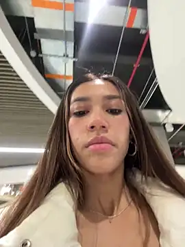 Snapshot of zoe_storm chatting on 02.22.25 zoe storm online show from 02.22.25