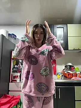 Snapshot of zoe_storm chatting on 02.28.25 zoe storm online show from 02.28.25