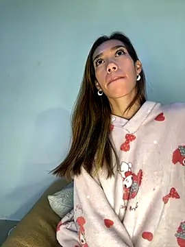 Snapshot of zoe_storm chatting on 09.18.25 zoe storm online show from 09.18.25