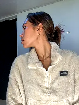 Snapshot of zoe_storm chatting on 09.29.25 zoe storm online show from 09.29.25