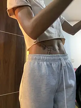 Snapshot of zoe_storm chatting on 11.14.25 zoe storm online show from 11.14.25