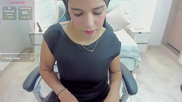 Snapshot of Zulema_hamdi chatting on 11.04.25 Zulema hamdi online show from 11.04.25