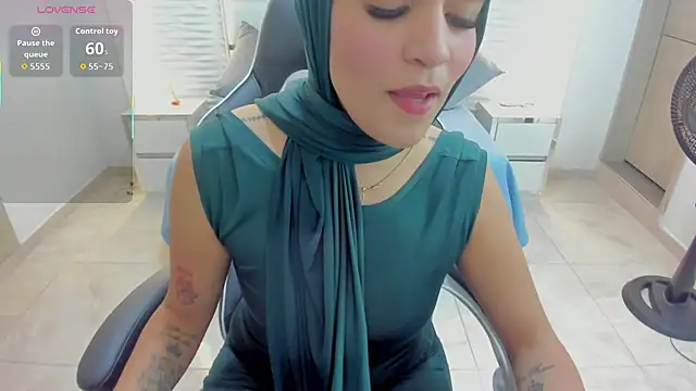 Snapshot of Zulema_hamdi chatting on 11.10.25 Zulema hamdi online show from 11.10.25