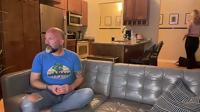 Snapshot of Officiallyonlytams chatting on 11.04.25 Officiallyonlytams online show from 11.04.25