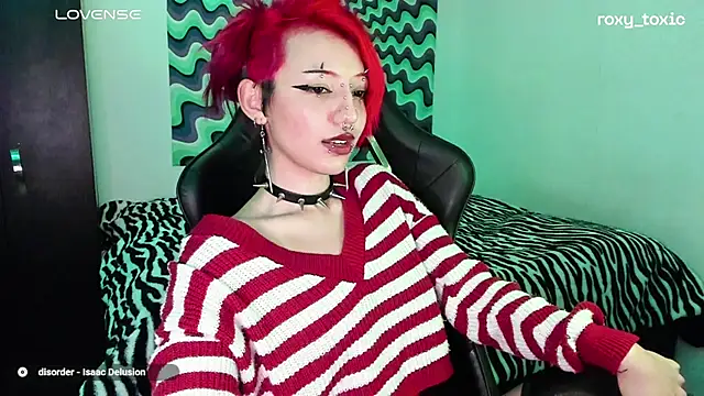 Snapshot of roxy_toxic chatting on 03.05.25 roxy toxic online show from 03.05.25