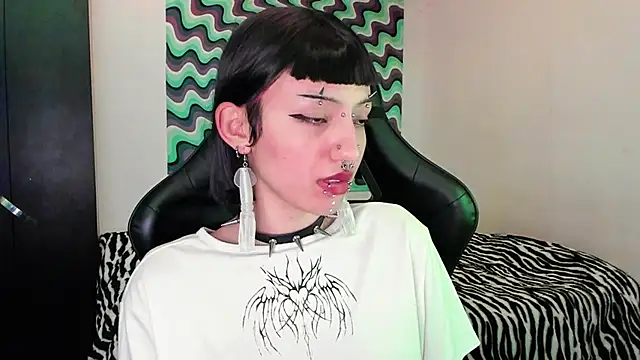 Snapshot of roxy_toxic chatting on 03.15.25 roxy toxic online show from 03.15.25