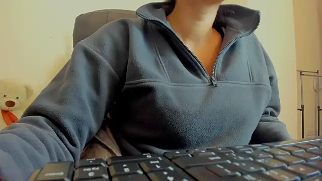 Tianiaa online show from 12.05.25