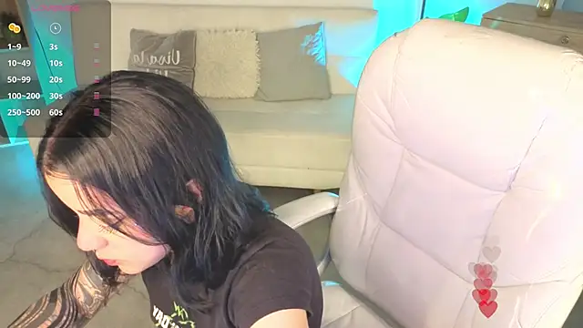 Nicole Foxx  online show from 02.27.26