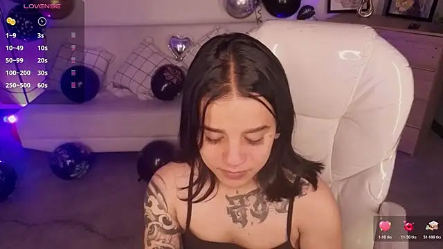 Snapshot of Nicole_Foxx_ chatting on 04.17.26 Nicole Foxx online show from 04.17.26