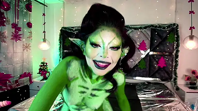 Snapshot of MysticMature chatting on 12.01.25 MysticMature online show from 12.01.25