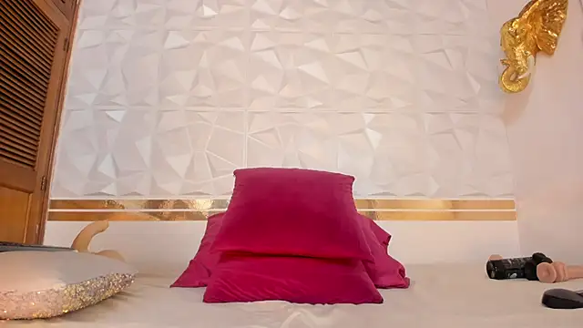 Sara Collinnss online show from 03.27.26