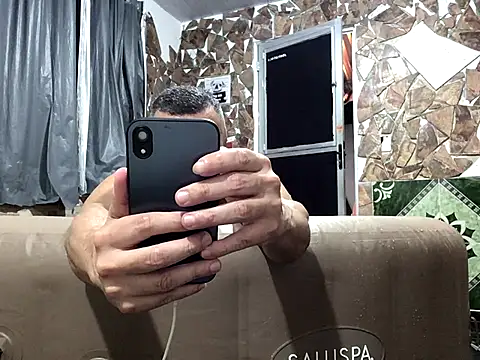 Snapshot of grossocalibre20 chatting on 11.15.25 grossocalibre20 online show from 11.15.25