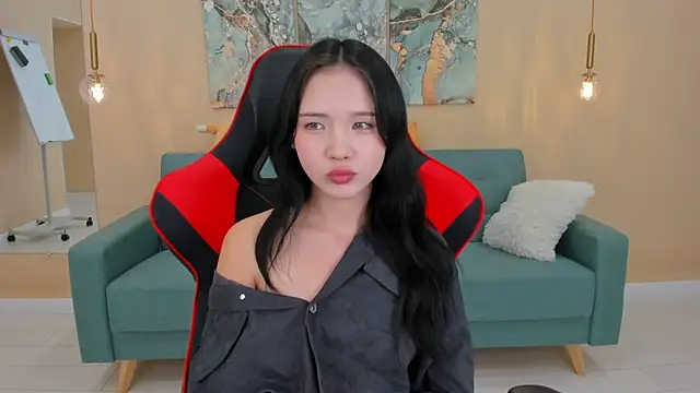 Snapshot of AnneCurtis chatting on 01.20.25 AnneCurtis online show from 01.20.25