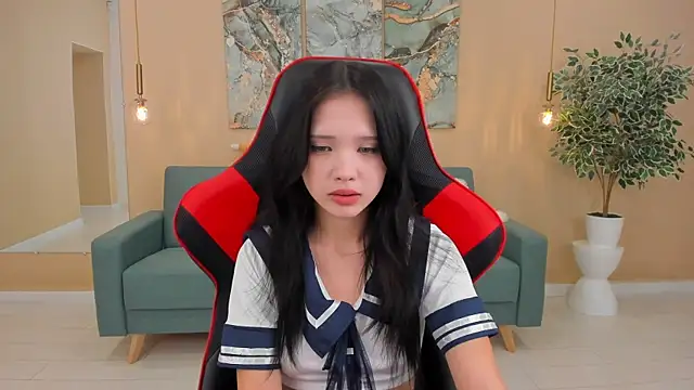 Snapshot of AnneCurtis chatting on 01.25.25 AnneCurtis online show from 01.25.25