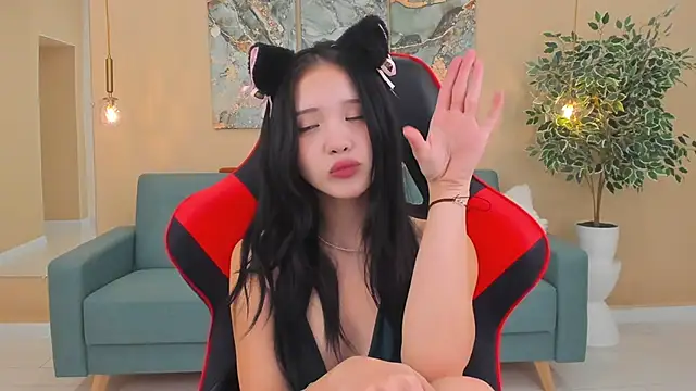 Snapshot of AnneCurtis chatting on 01.26.25 AnneCurtis online show from 01.26.25