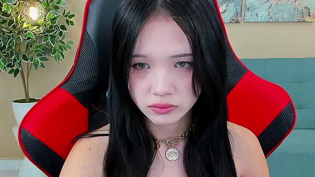 Snapshot of AnneCurtis chatting on 02.05.25 AnneCurtis online show from 02.05.25