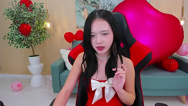 Snapshot of AnneCurtis chatting on 02.15.25 AnneCurtis online show from 02.15.25