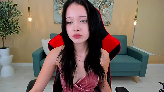 Snapshot of AnneCurtis chatting on 03.04.25 AnneCurtis online show from 03.04.25