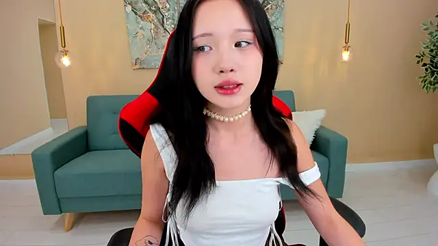 Snapshot of AnneCurtis chatting on 03.07.25 AnneCurtis online show from 03.07.25