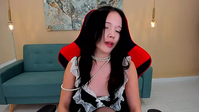 Snapshot of AnneCurtis chatting on 03.09.25 AnneCurtis online show from 03.09.25