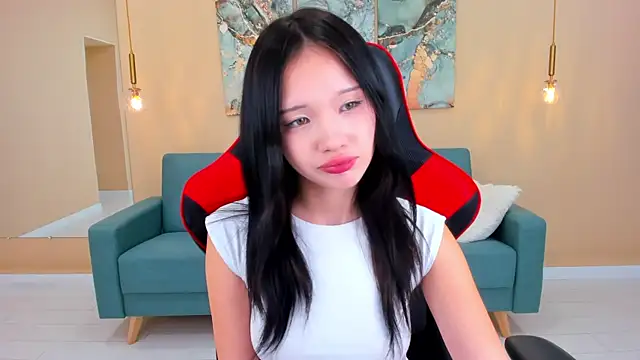 Snapshot of AnneCurtis chatting on 03.11.25 AnneCurtis online show from 03.11.25