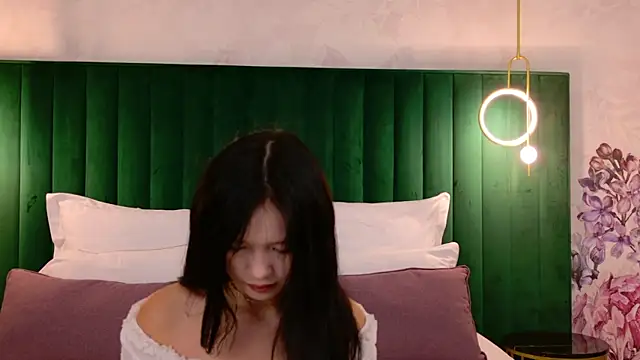 Snapshot of AnneCurtis chatting on 09.20.25 AnneCurtis online show from 09.20.25