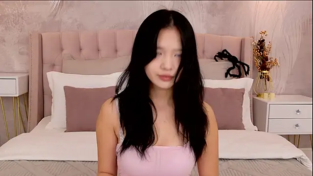 Snapshot of AnneCurtis chatting on 10.25.25 AnneCurtis online show from 10.25.25