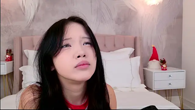 Snapshot of AnneCurtis chatting on 12.14.25 AnneCurtis online show from 12.14.25