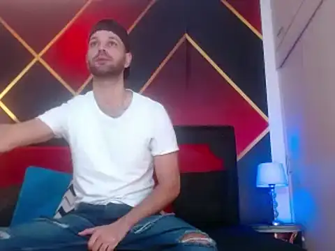 Snapshot of Cristian_white chatting on 02.14.25 Cristian white online show from 02.14.25