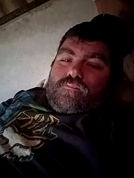 Snapshot of Rcraigue4 chatting on 02.04.25 Rcraigue4 online show from 02.04.25