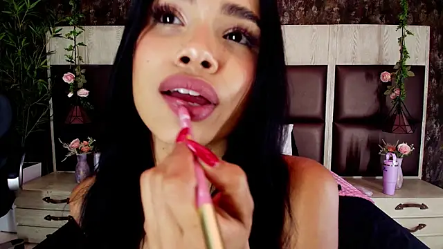 Bella Smiith  online show from 11.05.25