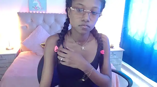 Snapshot of LITTLEDOLLHOT chatting on 01.24.25 LITTLEDOLLHOT online show from 01.24.25