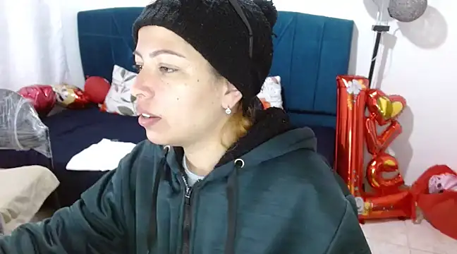 Snapshot of LITTLEDOLLHOT chatting on 02.20.25 LITTLEDOLLHOT online show from 02.20.25