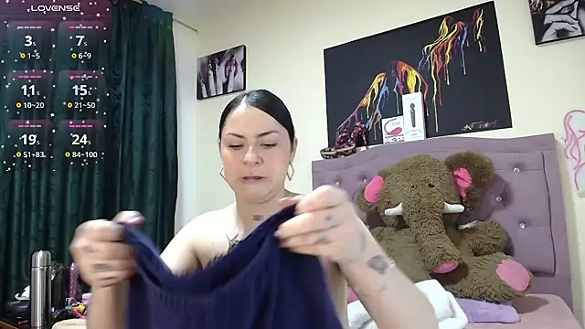 Emmie Hot online show from 10.03.25