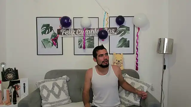 Snapshot of luxurycoupl chatting on 02.12.25 luxurycoupl online show from 02.12.25