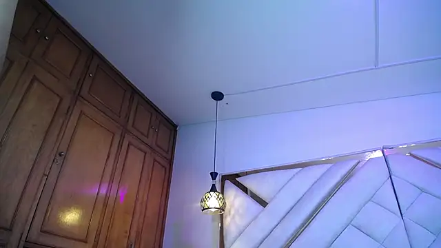 Snapshot of luxurycoupl chatting on 11.28.25 luxurycoupl online show from 11.28.25