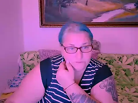 Snapshot of mayamayx chatting on 10.29.25 mayamayx online show from 10.29.25
