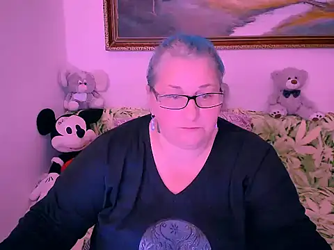 Snapshot of mayamayx chatting on 10.30.25 mayamayx online show from 10.30.25