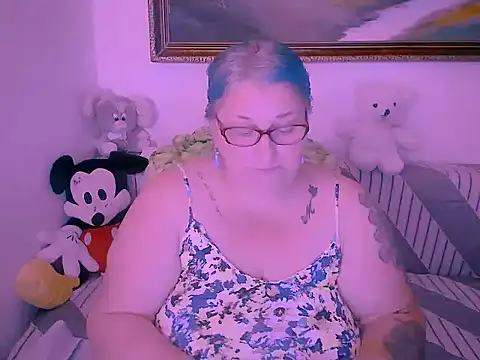 Snapshot of mayamayx chatting on 11.07.25 mayamayx online show from 11.07.25